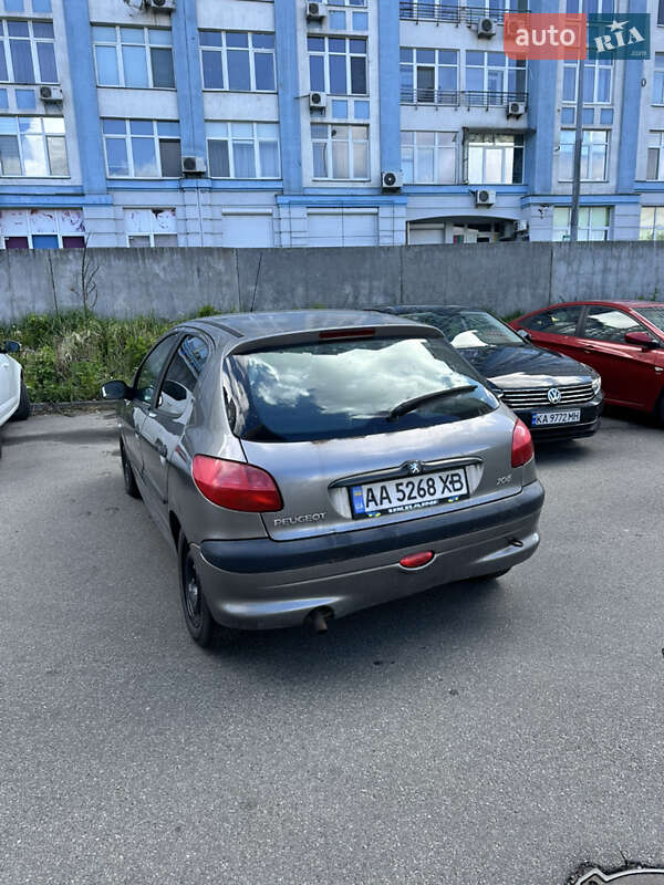 Хетчбек Peugeot 206 2000 в Києві