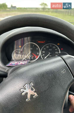 Хетчбек Peugeot 206 2008 в 