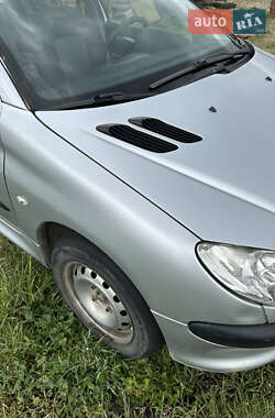 Хетчбек Peugeot 206 2008 в 