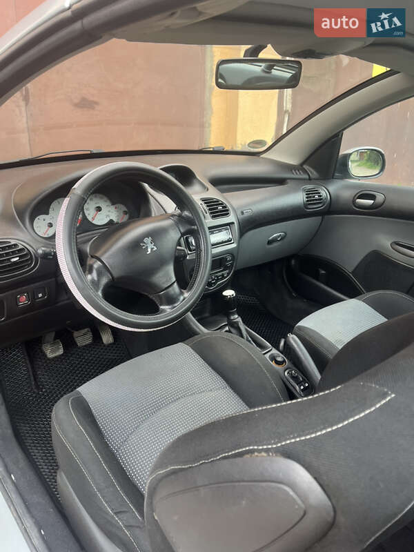 Кабриолет Peugeot 206 2003 в Бориславе фото 6 Кабриолет Peugeot 206 2003 в Бориславе