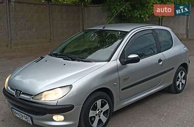 Хэтчбек Peugeot 206 2002 в 