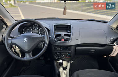 Хетчбек Peugeot 206 2011 в 