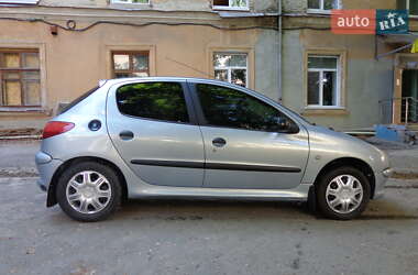 Хэтчбек Peugeot 206 2002 в 