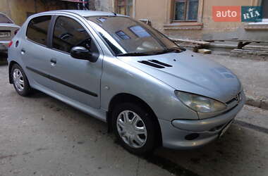 Хэтчбек Peugeot 206 2002 в 