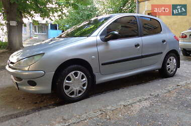 Хэтчбек Peugeot 206 2002 в 