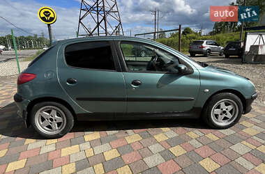 Хэтчбек Peugeot 206 2002 в 