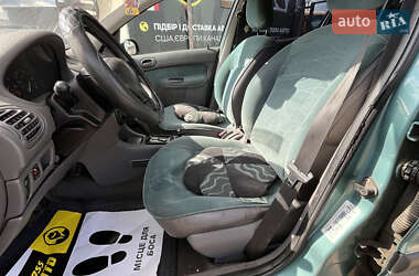 Хэтчбек Peugeot 206 2002 в 