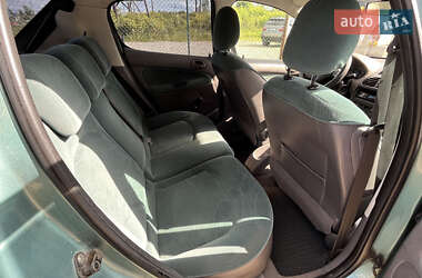 Хэтчбек Peugeot 206 2002 в 