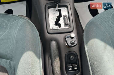 Хэтчбек Peugeot 206 2002 в 