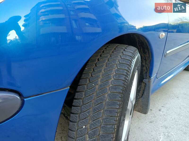 Кабріолет Peugeot 206 2002 в Охтирці