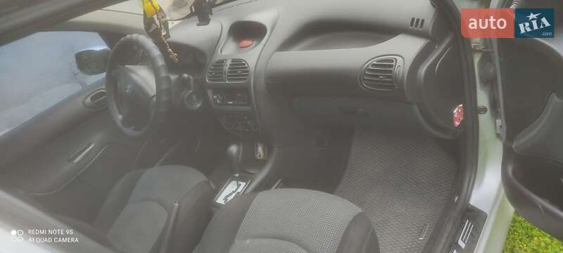 Хэтчбек Peugeot 206 2002 в Стрые