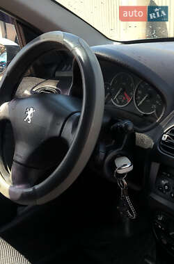 Хэтчбек Peugeot 206 2008 в 