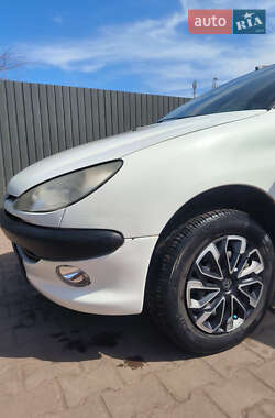 Хэтчбек Peugeot 206 2008 в 