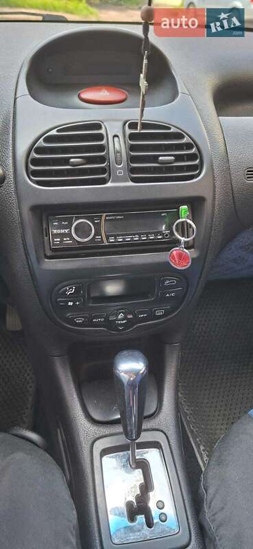 Хетчбек Peugeot 206 2005 в Львові