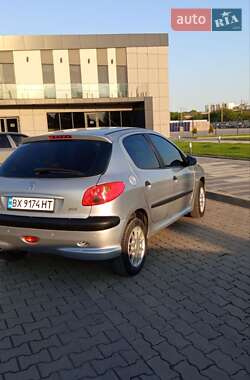 Хэтчбек Peugeot 206 2006 в 