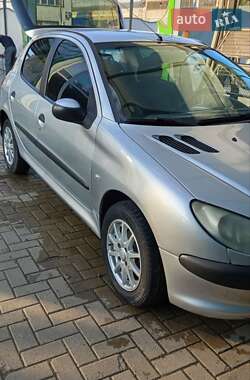 Хэтчбек Peugeot 206 2006 в 