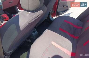 Хэтчбек Peugeot 206 2004 в 