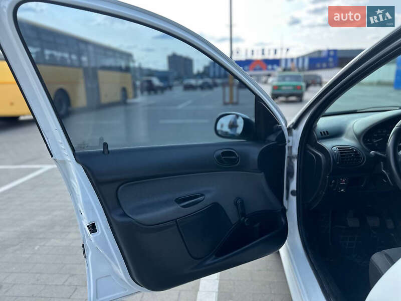 Хэтчбек Peugeot 206 2008 в Белой Церкви