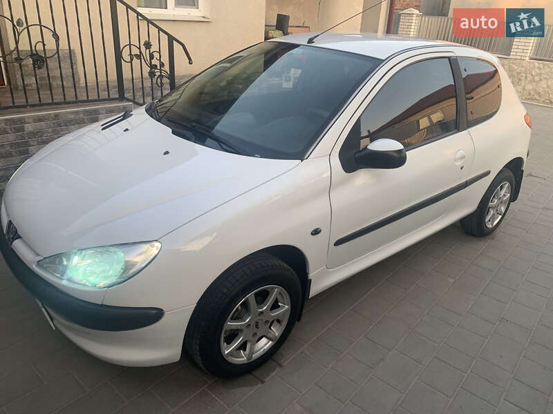 Хетчбек Peugeot 206 2004 в Тернополі