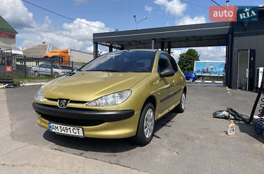 Хетчбек Peugeot 206 2003 в Коростені