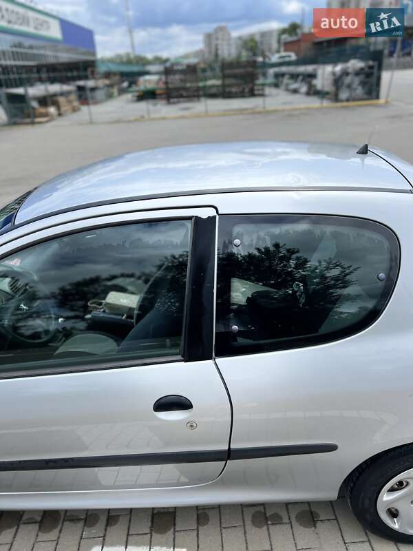 Хетчбек Peugeot 206 2000 в Сумах