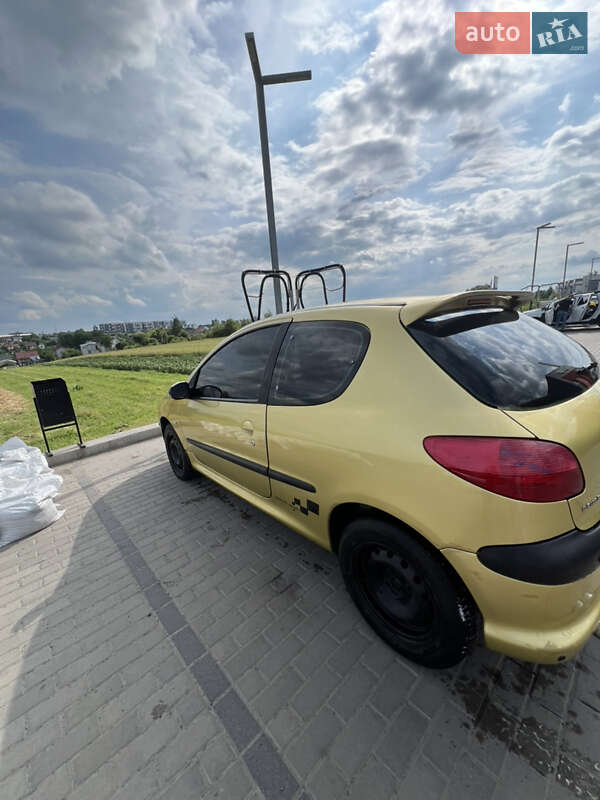Хетчбек Peugeot 206 2003 в Львові