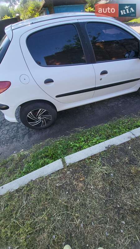 Хетчбек Peugeot 206 2008 в Сумах