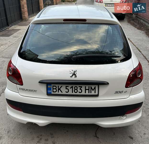 Хетчбек Peugeot 206 2011 в Рівному