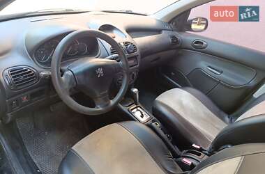 Хэтчбек Peugeot 206 2006 в 