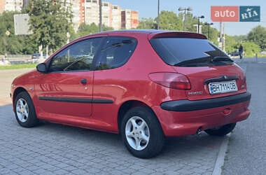 Хэтчбек Peugeot 206 2001 в 
