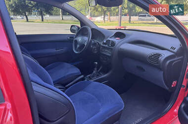 Хэтчбек Peugeot 206 2001 в 