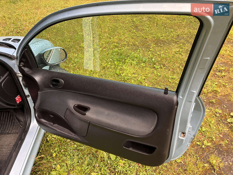 Хетчбек Peugeot 206 2003 в Кременчуці