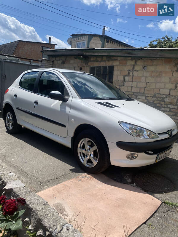 Хэтчбек Peugeot 206 2008 в Киеве