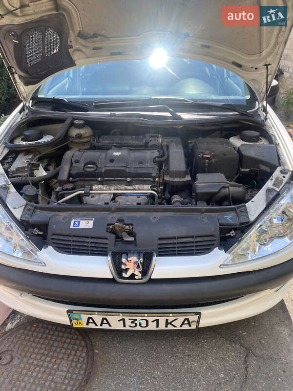 Хэтчбек Peugeot 206 2008 в Киеве
