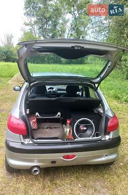 Хэтчбек Peugeot 206 2002 в Киеве