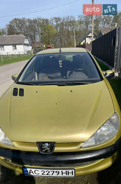 Хэтчбек Peugeot 206 2002 в Владимире