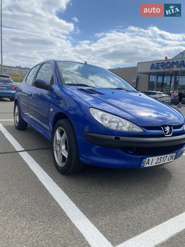 Хетчбек Peugeot 206 2004 в Києві