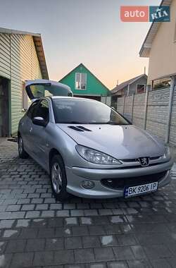 Хэтчбек Peugeot 206 2008 в Ровно