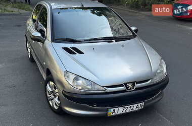 Хэтчбек Peugeot 206 2001 в Киеве