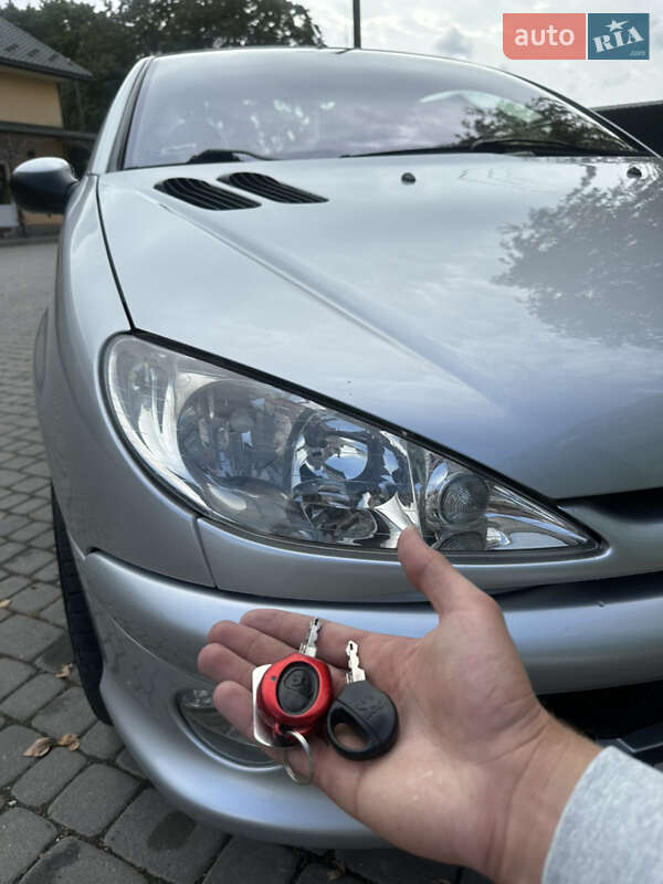 Кабріолет Peugeot 206 2001 в Косові