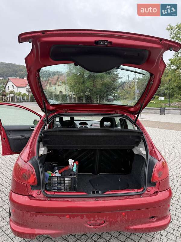 Хетчбек Peugeot 206 2007 в Винниках