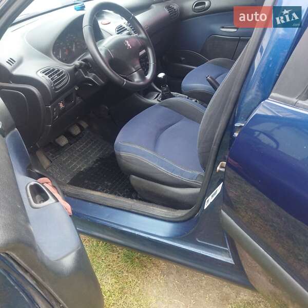 Хетчбек Peugeot 206 2006 в Ставищі