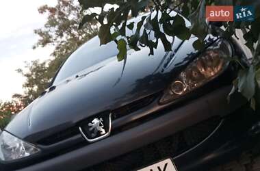 Хетчбек Peugeot 206 2003 в Іллінцях