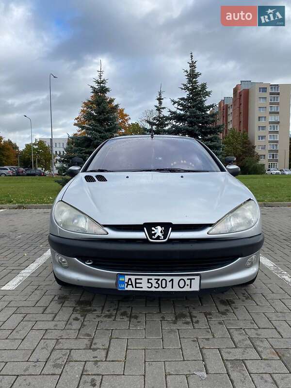 Хэтчбек Peugeot 206 2003 в Днепре
