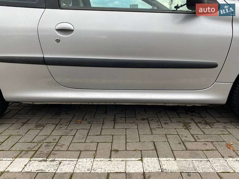 Хэтчбек Peugeot 206 2003 в Днепре