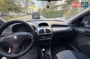 Хэтчбек Peugeot 206 2006 в 