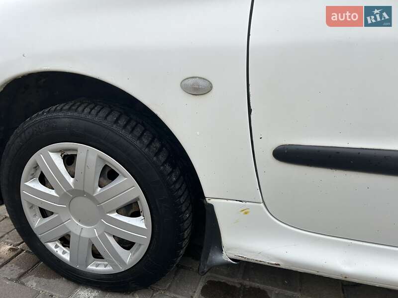 Хэтчбек Peugeot 206 2002 в Львове фото 15 Хэтчбек Peugeot 206 2002 в Львове