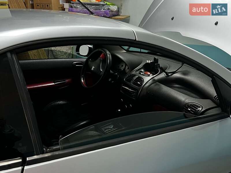Кабріолет Peugeot 206 2002 в Одесі фото 2 Кабріолет Peugeot 206 2002 в Одесі