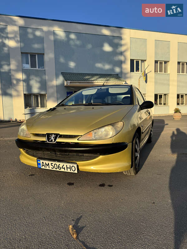 Хэтчбек Peugeot 206 2002 в Калиновке фото Хэтчбек Peugeot 206 2002 в Калиновке