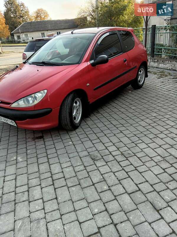 Хэтчбек Peugeot 206 2002 в Сатанове фото Хэтчбек Peugeot 206 2002 в Сатанове